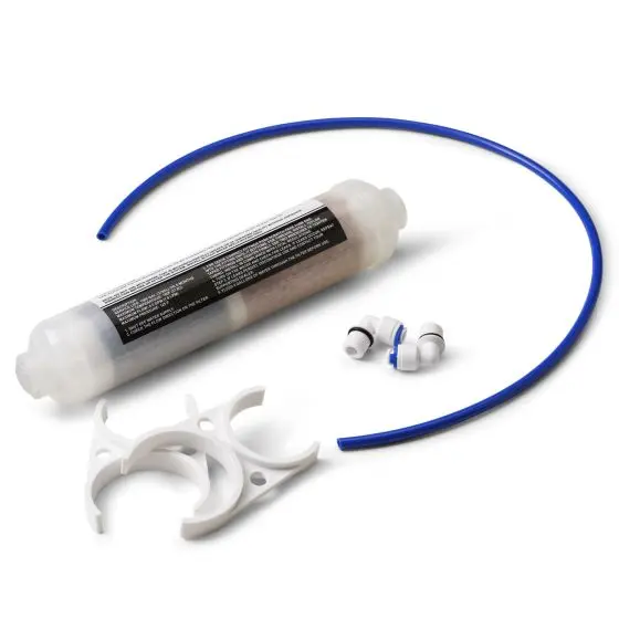 De alkalinefilter kit kan eenvoudig aan een osmoseapparaat worden toegevoegd en verrijkt het water met mineralen om basisch en alkalische water te krijgen.