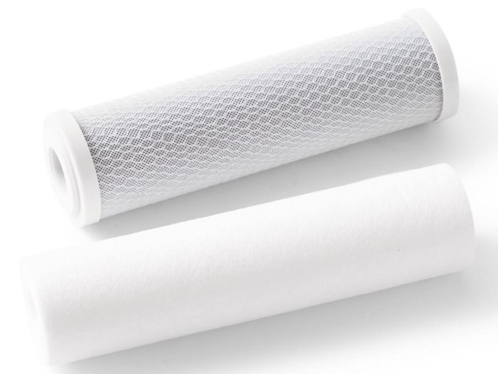 Filterset bestaande uit 1x sedimentfilter 5 micron en 1x blok koolfilter van 10 inch.