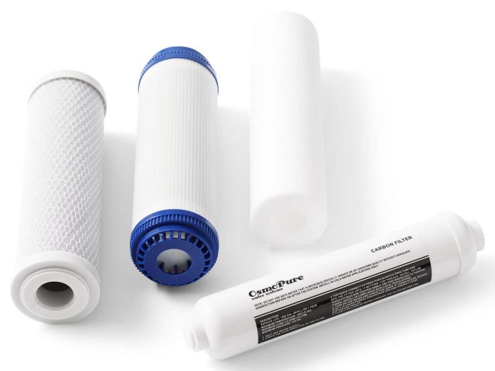 Filterset bestaande uit 1x sedimentfilter 5 micron, 1x GAC koolfilter, 1x blok koolfilter van 10 inch en 1x post koolfilter van 2 inch.