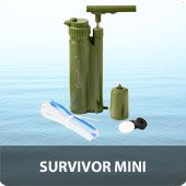 Survivor Mini nood waterfilter met een opbrengst van 200 ml per minuut. Met de hand bediend.